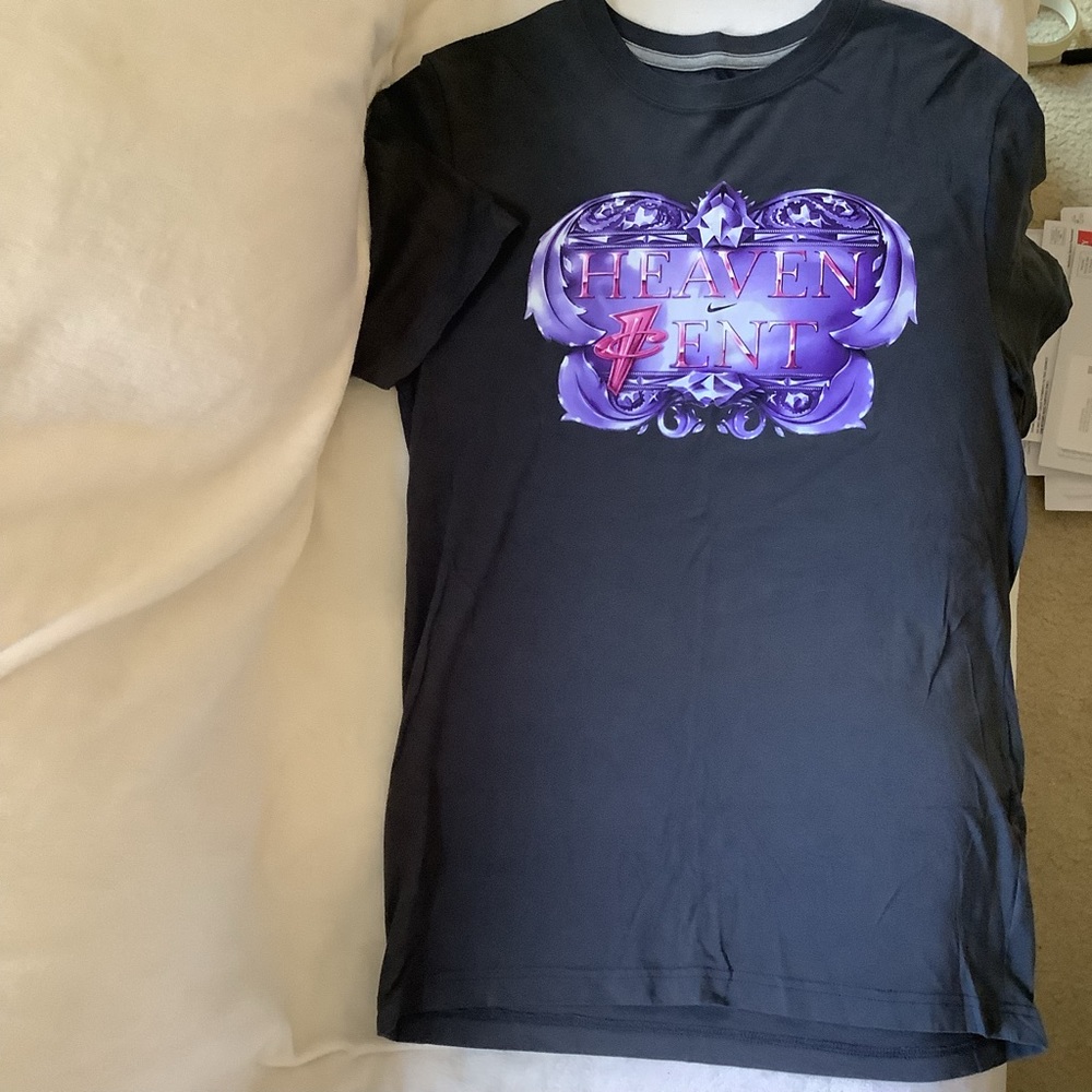 NWOT Nike Heaven Cent Shirt